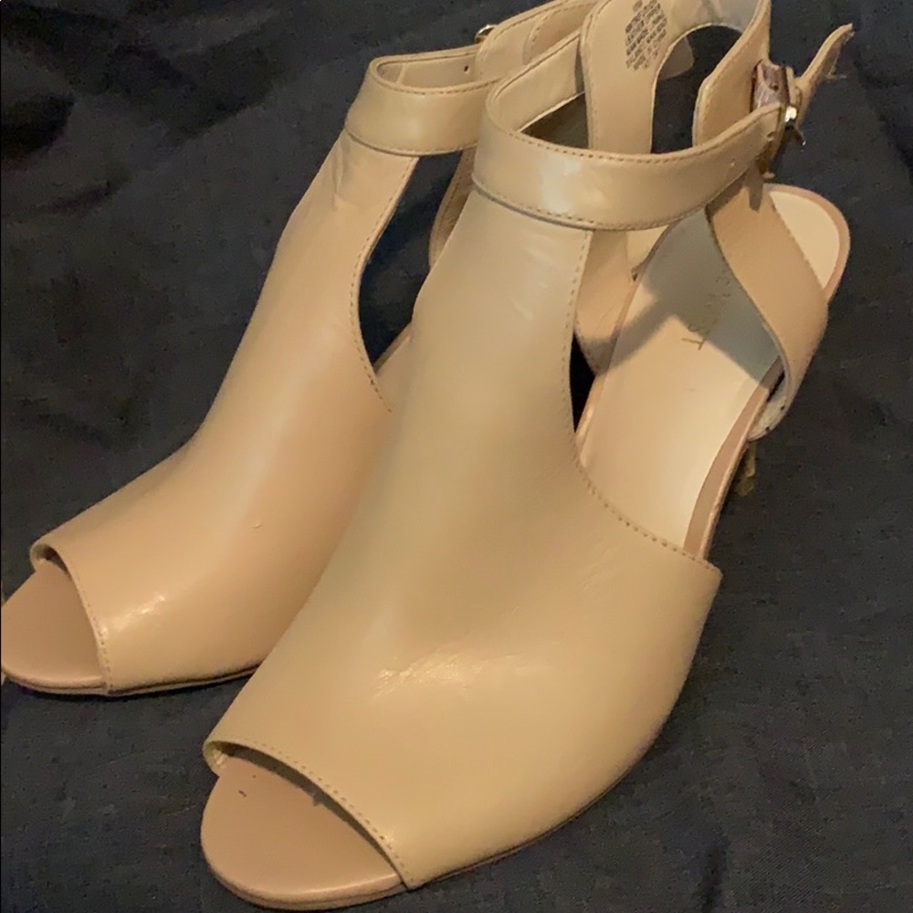 Nine West open toe heel shoe size 10. Wore once